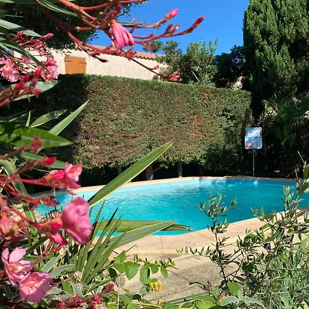 V0544 - - 85m2 Avec Jardin, Piscine Prive Dans Villa
