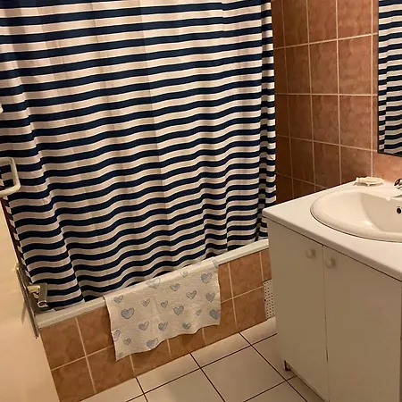 V0544 - - 85m2 Avec Jardin, Piscine Prive Dans Villa *