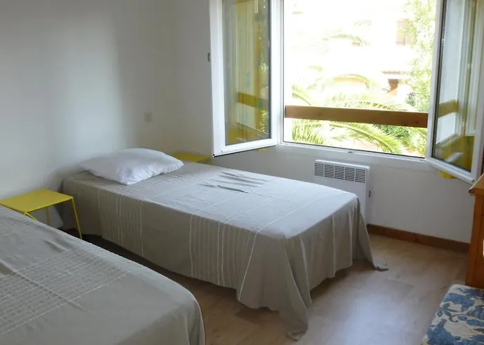 V0544 - - 85m2 Avec Jardin, Piscine Prive Dans * Vias