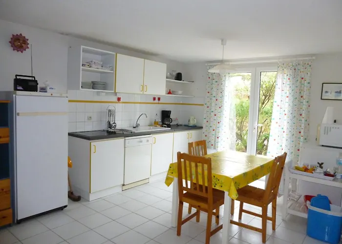 V0544 - - 85m2 Avec Jardin, Piscine Prive Dans *