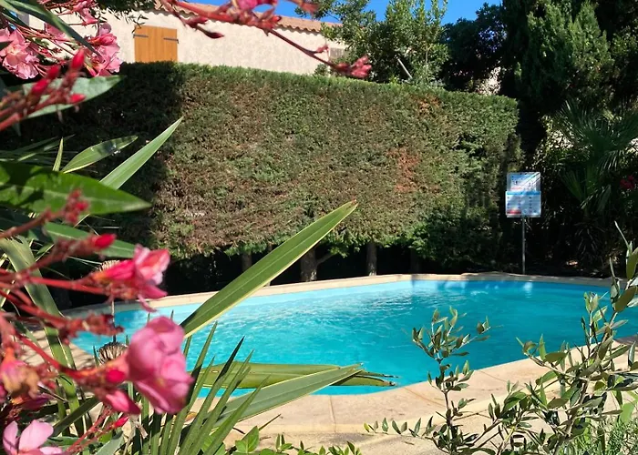 V0544 - - 85m2 Avec Jardin, Piscine Prive Dans Villa