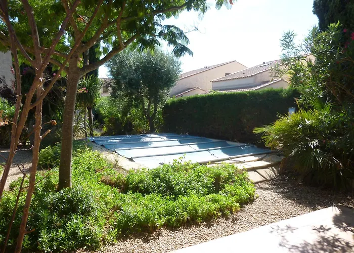 V0544 - - 85m2 Avec Jardin, Piscine Prive Dans Villa *