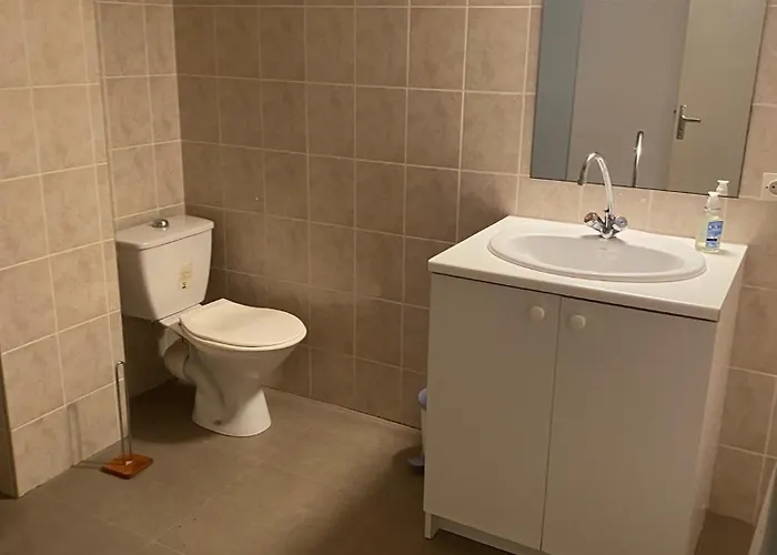 V0544 - - 85m2 Avec Jardin, Piscine Prive Dans * Vias
