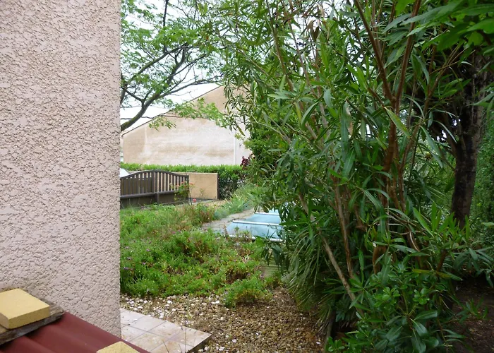 Villa V0544 - - 85m2 Avec Jardin, Piscine Prive Dans *